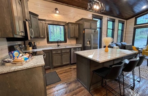 Broken Bow Cabin | New Cabin w Hot Tub, Covered Deck, Fire Pit & Games - Morning Primrose