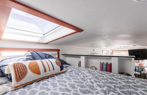 Apple Valley House | New calm & relaxing Tiny House w deck near ZION