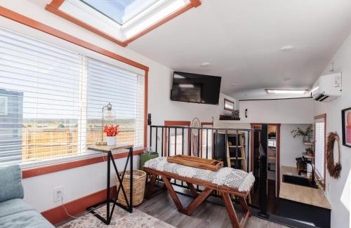 Apple Valley House | New calm & relaxing Tiny House w deck near ZION