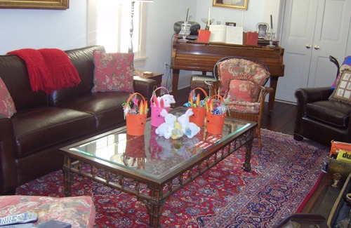 New Canaan House | New Canaan-Great Fairfield County Location. Walk to Town. Walk to Train
