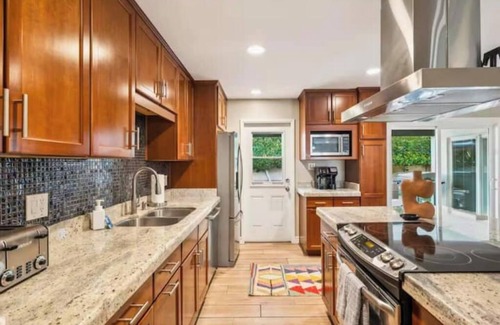 Scottsdale Estates Nine House | NEW Casa Rodeo, 4 Min to Old Town Scottsdale! Hot tub, No bunkbeds!