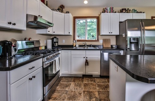 Rhinelander Cottage | New Cedar Barrel Sauna! | Modern Northwoods Lakefront