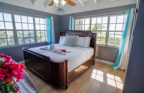 Ocean Point House | NEW Chalk Sound Home BBQ Pool Beach Steps Away
