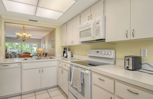 The Meadows Condo | NEW! Charming 2/2 Condo Meadows Wedgewood Top Floor