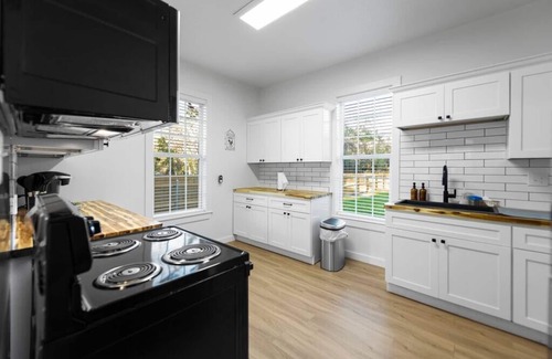 Waco House | New! Charming 2-Bedroom Home Minutes to Downtown