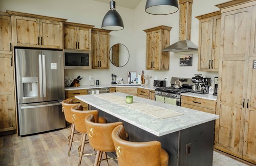 Red Lodge Cottage | NEW charming 3 bedroom cottage nestled on the scenic Red Lodge Golf Course