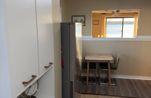 Delton Cottage | NEW Charming 3-bedroom cottage with Sandy Beach and Great Views