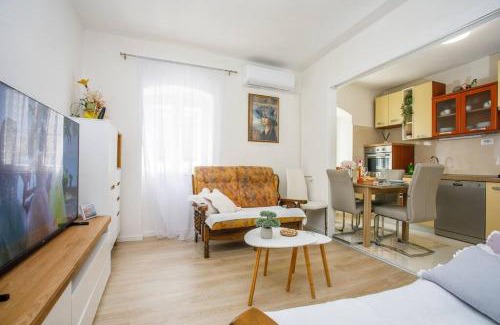 Sinj Apartment | New Charming Apartment Ivana - centrally located