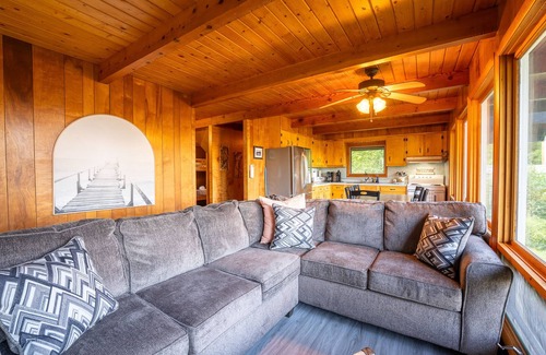 West Alton House | New Charming Chalet with Lake Winni Views