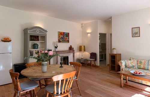 Saint-Cybranet Cottage | * New* Charming cottage set in the grounds of a majestic manor house,