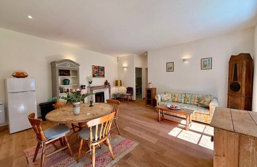 Saint-Cybranet Cottage | * New* Charming cottage set in the grounds of a majestic manor house,