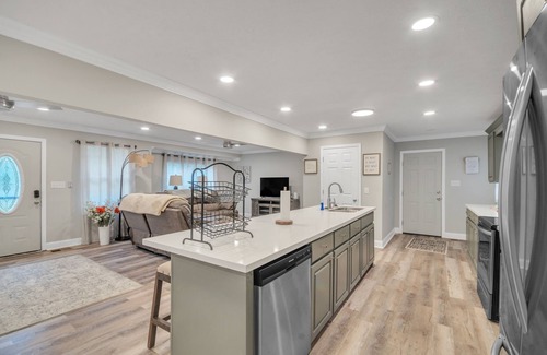 Clinton House | NEW! Charming Southern Retreat Near Historic Downtown