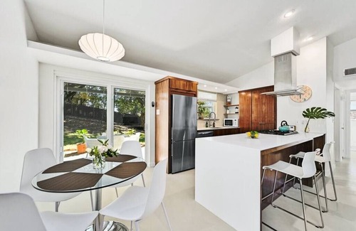 South River City House | NEW! Cheerful Mid-Century - big yard, free parking