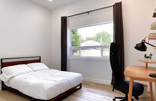 Bowmanville House | New Chic Bespoke 4BR Home w/ Private Backyard & Gazebo