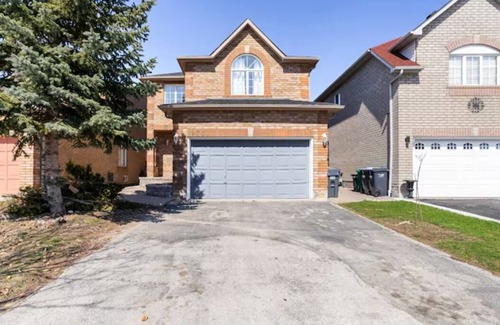 East Credit House | *NEW*Classy Inviting 4 Bedrm home near Toronto Pearson Airport Mississauga core