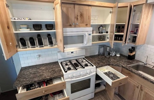 Ogden House | New, Clean & Modern - Wasatch Mountain Escape