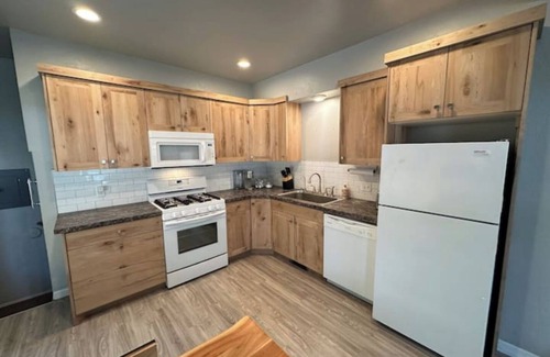 Ogden House | New, Clean & Modern - Wasatch Mountain Escape