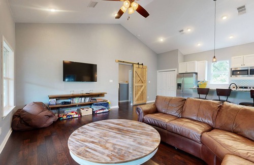 Marble Falls House | New Colorado River Home w/Large Deck, Canoe & Paddleboards