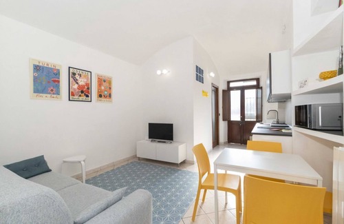 San Donato Apartment | New! Coloured Flowers Apartment x4