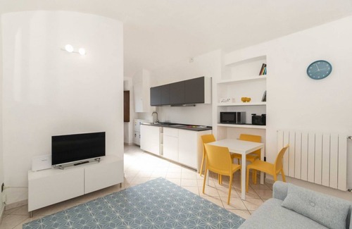 San Donato Apartment | New! Coloured Flowers Apartment x4