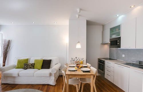 Santa Maria Maior Apartment | New comfortable and charming apartment in historic Alfama.