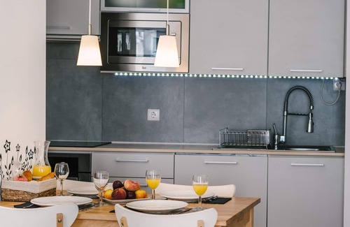 Santa Maria Maior Apartment | New comfortable and charming apartment in historic Alfama.