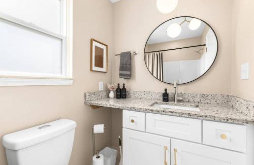 Roseville Apartment | New! Comfy & Cozy Private Flat in Roseville
