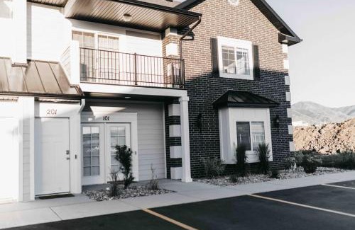 Logan House | NEW CONDO Cache Valley 3BR 2BA - Sleeps 7