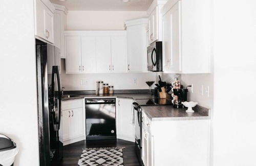 Logan Apartment | NEW Condo Cache Valley 3BR 2BA - Sleeps 7