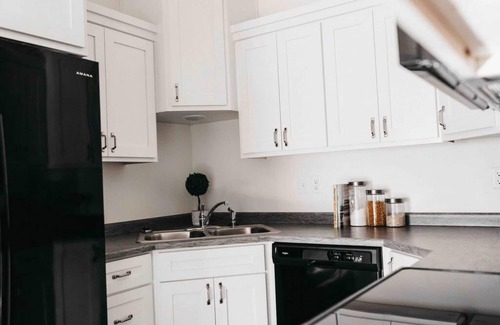 Logan Apartment | NEW Condo Cache Valley 3BR 2BA - Sleeps 7
