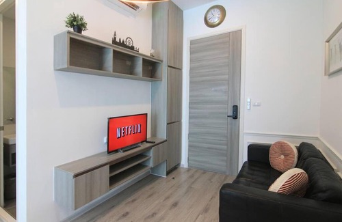 Ramkhamhaeng Apartment | New Condo, Hi-Speed Wi-Fi, Gym Pool, near Lam Sali MRT