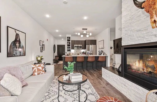 Silverthorne Condo | New Condo On The River 🎣 Ground Floor🌲 Patio ☀️ Community Hot Tub🤑$0 Cleaning fee