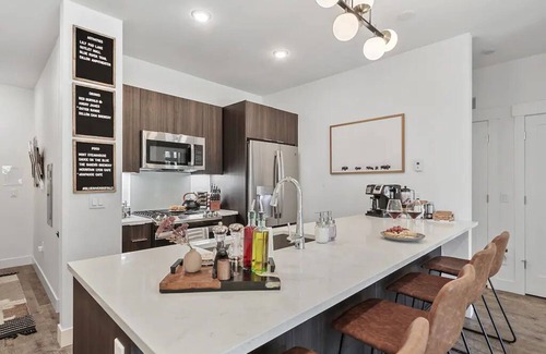 Silverthorne Condo | New Condo On The River 🎣 Ground Floor🌲 Patio ☀️ Community Hot Tub🤑$0 Cleaning fee