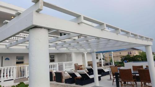 Wheeland Settlement Villa | New condo with sea view 4