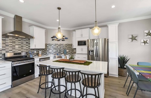 Marblehead Villa | New Construction Villa w/pool in charming Lakeside Marblehead
