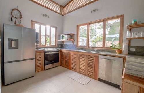 Puerto Viejo de Talamanca House | NEW Construction! AC Fiber Private Pool Walk to Beach!