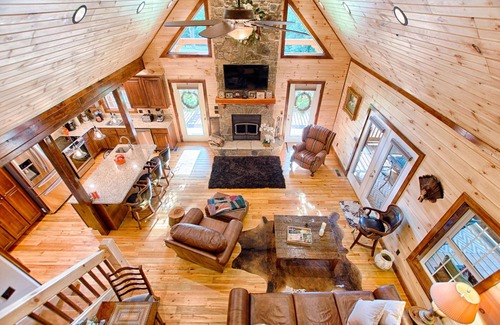Cadiz Cabin | New Construction Log home, beautiful home with boat slip
