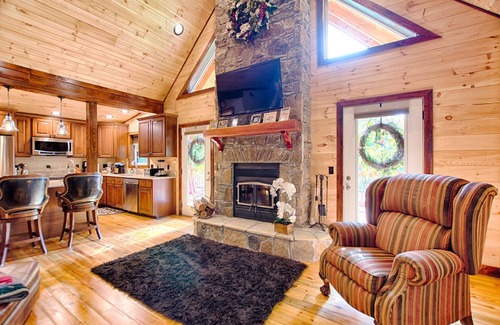 Cadiz Cabin | New Construction Log home, beautiful home with boat slip