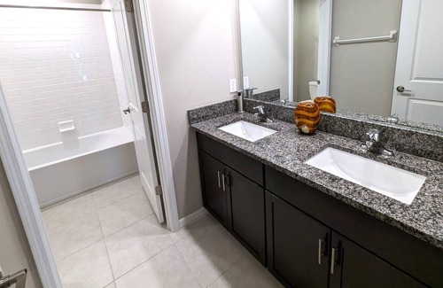 Riverview House | New Construction w/ multiple amenities just MINUTES from bustling Downtown Tampa