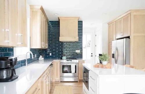 Broken Arrow Cottage | New Construction, walking distance to shops an restaurants in the Rose District!