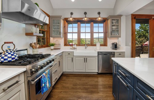 Cordillera House | New! Cordillera Ranch| On Golf Course| Hot Tub| Game Room| AC|20 mins to Ski