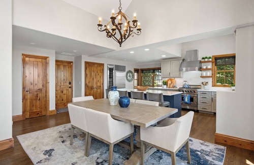 Cordillera House | New! Cordillera Ranch| On Golf Course| Hot Tub| Game Room| AC|20 mins to Ski