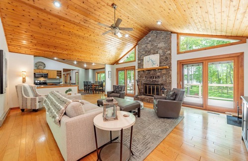 Turkey Neck House | New! Cottage on the Cove: Dogs Welcome, Lake Front, Dock Slip!