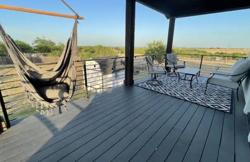 Mustang Ridge House | New Country House w/ Pasture Views