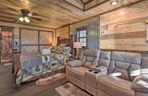 Broken Bow Apartment | NEW! Couple’s Retreat: Woodsy Broken Bow Studio!