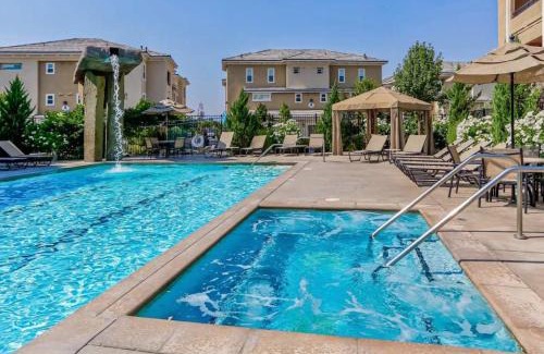 Reno/Tahoe Airport Apartment | New Cozy 1BR Apt with Gym Sauna & Heated Pool Access
