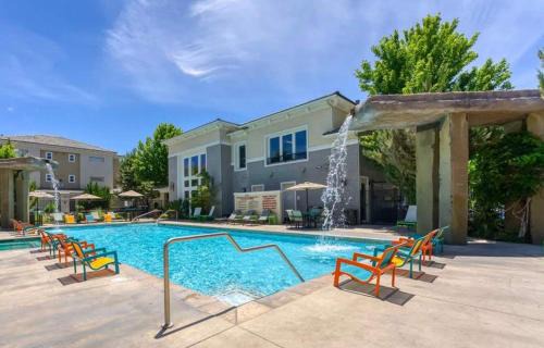 Reno/Tahoe Airport Apartment | New Cozy 1BR Apt with Gym Sauna & Heated Pool Access