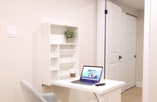 McQuesten West House | NEW Cozy 1BR w/ Kitchen Smart TV Wi-Fi in Hamilton