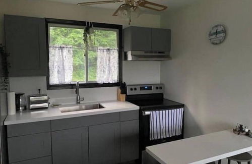 Trent Lakes Cottage | New Cozy and Private Cottage - Trent Lakes.