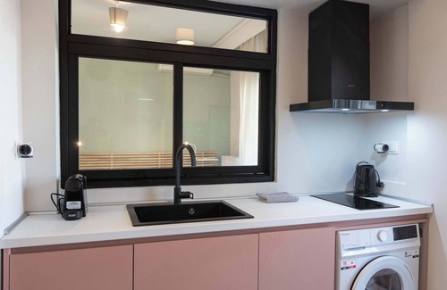 Thessaloniki Apartment | New Cozy Apt with Balcony close to Analipsi Metro